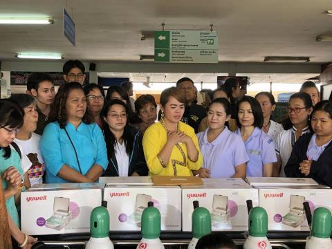 คุณแก้วเสียงธรรม และ คณะ ได้มอบครุภัณฑ์การแพทย์